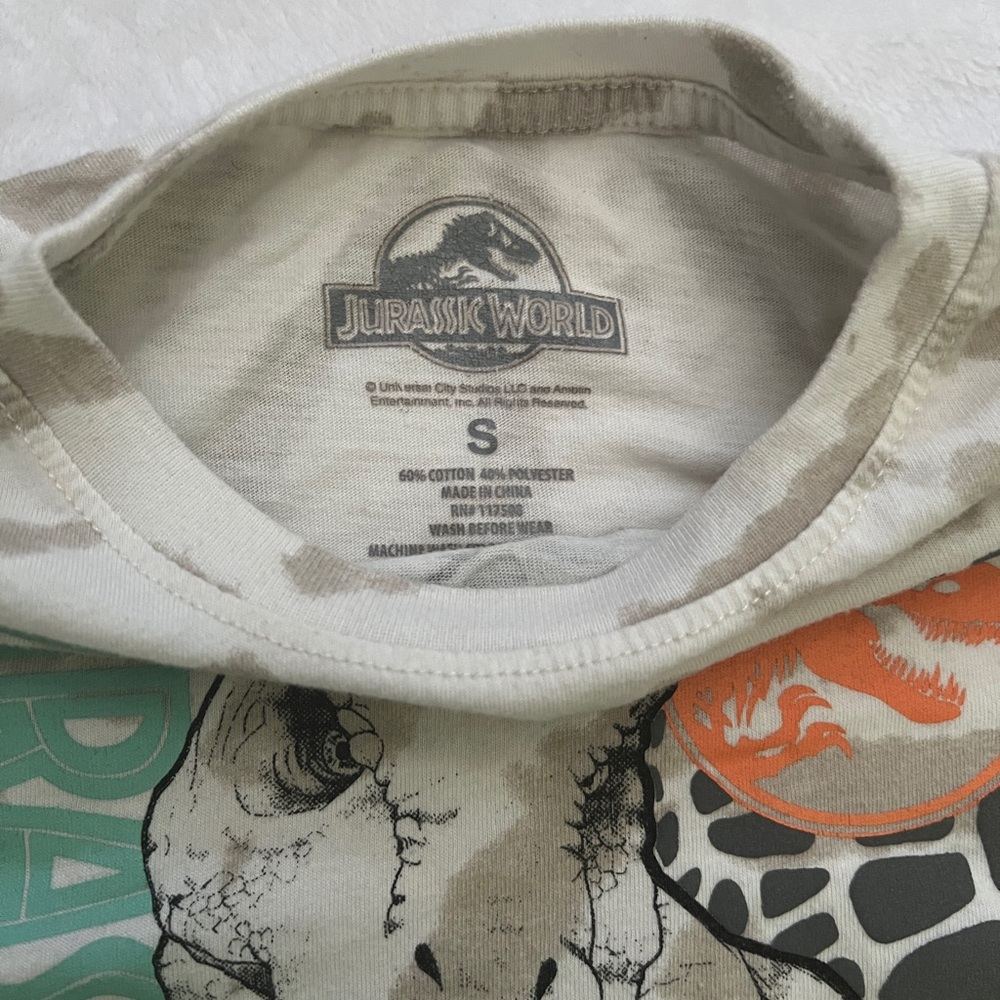 Kids Tshirt bundle (4 shirts sz S/M 5/6) - Picture 4 of 8